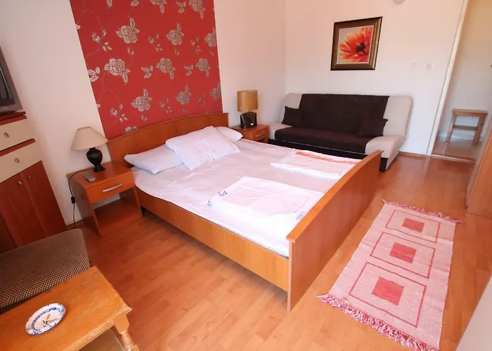 Pansion Arnaut * Podgorica