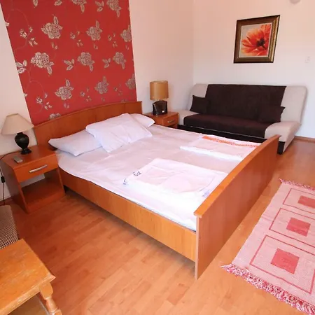 Pansion Arnaut * Podgorica