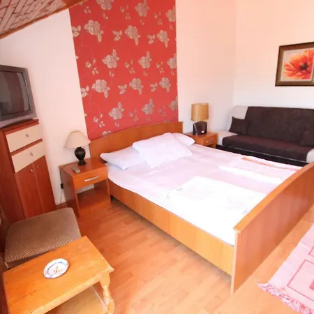 Pansion Arnaut Bed & Breakfast *