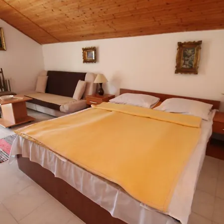 Bed & Breakfast Pansion Arnaut *